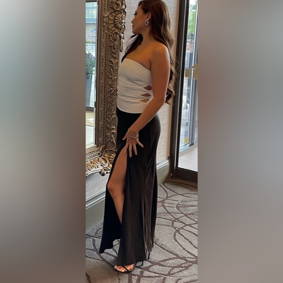 Gown, size S. Worn once. By MESHKI. Amazing condition. - Picture 3 of 3